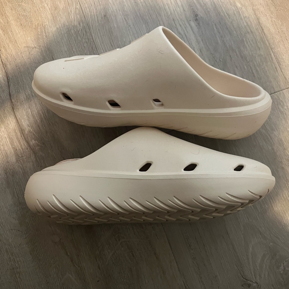 BRAND NEW Adidas Adicane Clogs - Picture 2 of 6